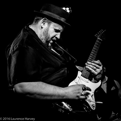 Big Boy Bloater on guitar & lead vocals