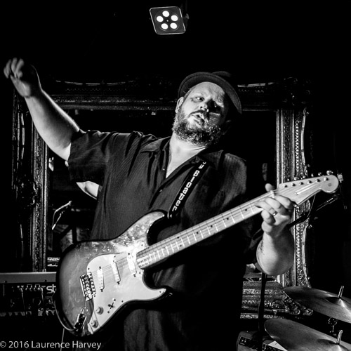 Big Boy Bloater on guitar & lead vocals