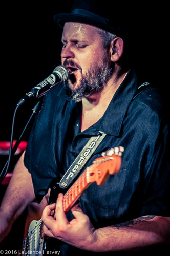 Big Boy Bloater on guitar & lead vocals