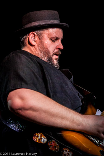 Big Boy Bloater on guitar & lead vocals