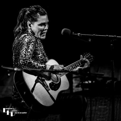 Beth Hart on vocals & acoustic guitar
