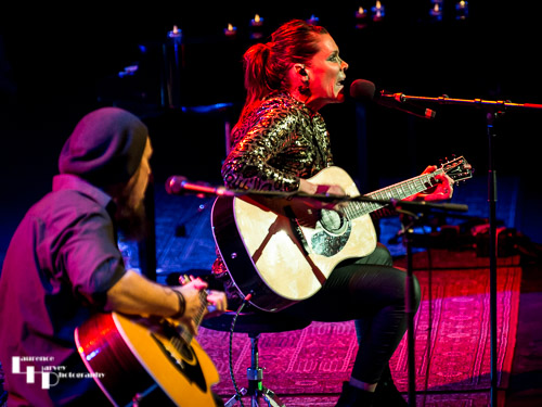 Beth Hart on vocals & acoustic guitar with Jon Nichols