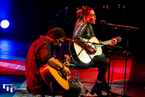 Beth Hart on vocals & acoustic guitar with Jon Nichols