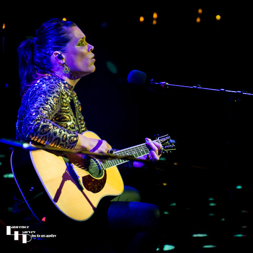 Beth Hart on vocals & acoustic guitar