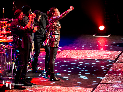 Beth Hart and her band take their final bows