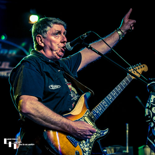 Keith Howe on vocals & guitar