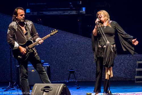 Deborah Bonham on vocals & Peter Bullick on guitar