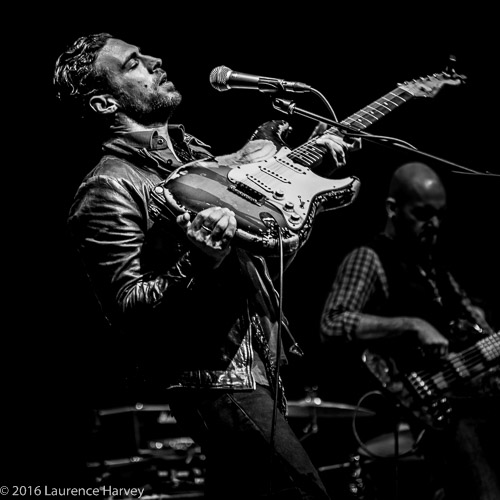 Dan Patlansky on guitar & vocals