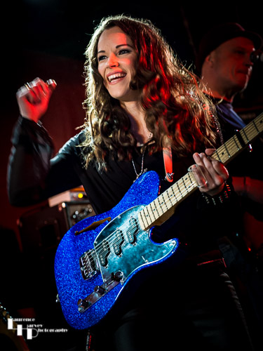 Erja Lyytinen on vocals & guitar