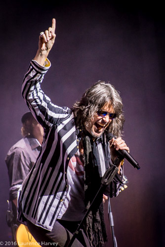 Kelly Hansen on lead vocals