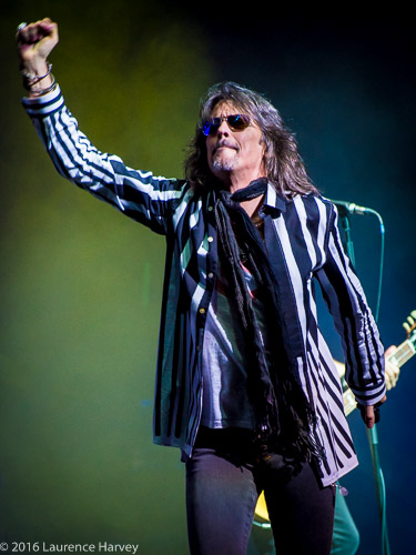 Kelly Hansen on lead vocals