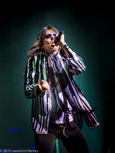 Kelly Hansen on lead vocals