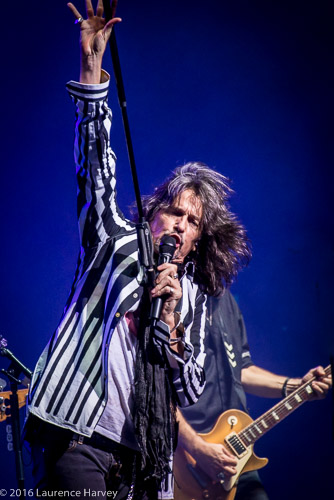 Kelly Hansen on lead vocals