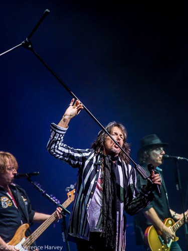 Kelly Hansen on lead vocals