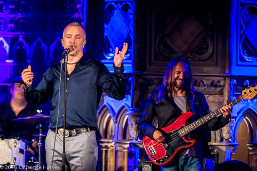 JJ Grey on vocals, Todd Smallie on bass