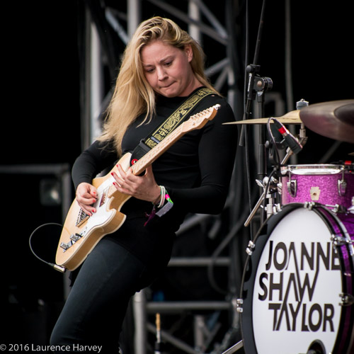 Joanne Shaw Taylor on guitar & vocals
