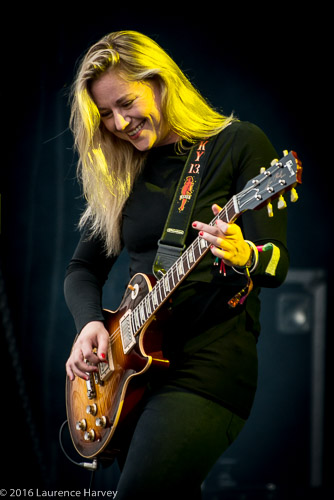 Joanne Shaw Taylor on guitar & vocals