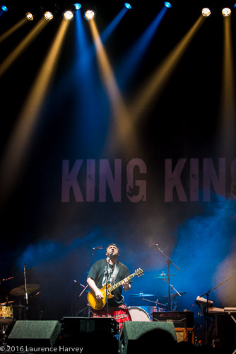 Alan Nimmo on guitar & vocals