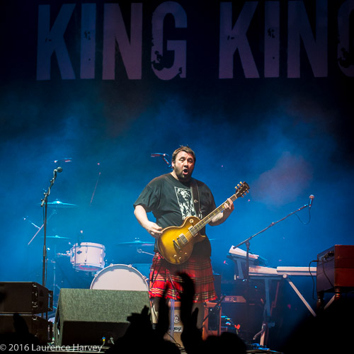 Alan Nimmo on guitar & vocals