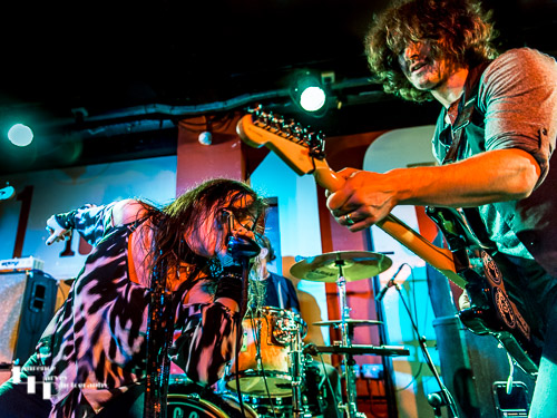 Stacie Collins on vocals & harmonica, Jon Sudbury on guitar