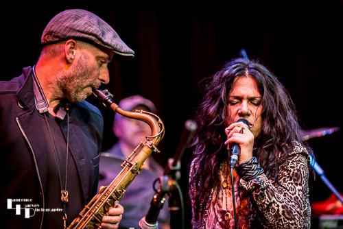Sari Schorr on vocals with guest saxophonist, Rob