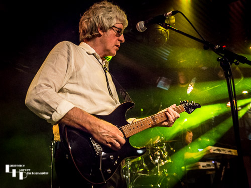 Roger Steen on guitar