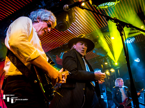 Roger Steen on guitar & 
Fee Waybill on vocals