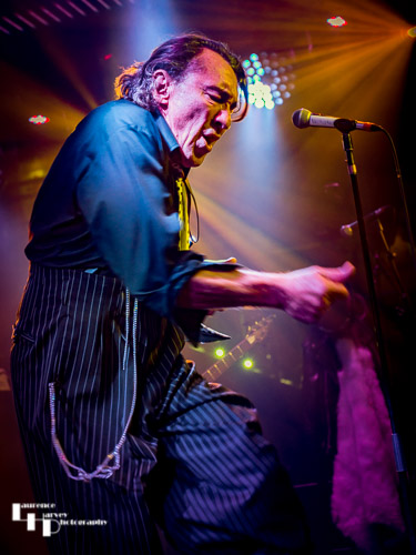 Fee Waybill on vocals