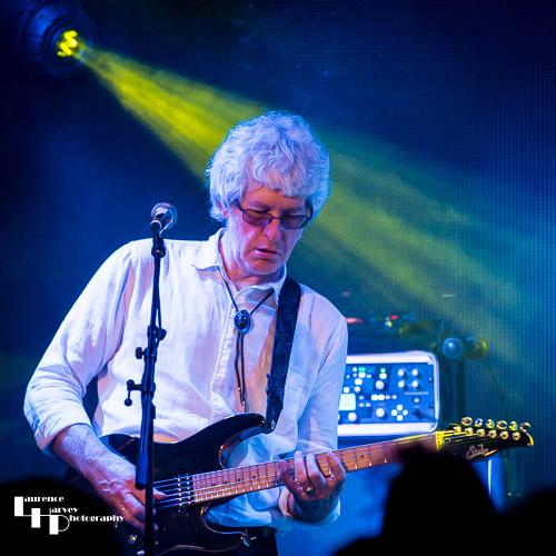 Roger Steen on guitar