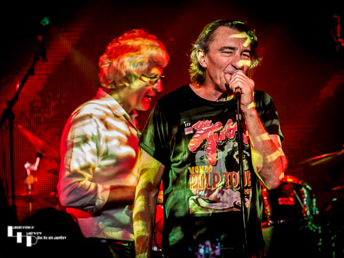 Fee Waybill on vocals