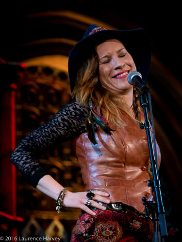 Vera Black on vocals