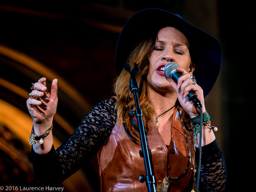 Vera Black on vocals