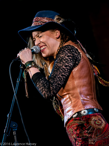 Vera Black on vocals