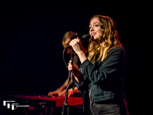 Alice Auer on vocals