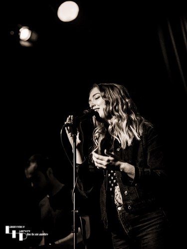 Alice Auer on vocals
