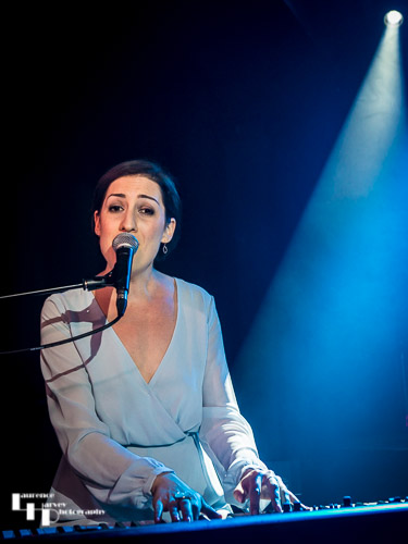 Anna Krantz on vocals
