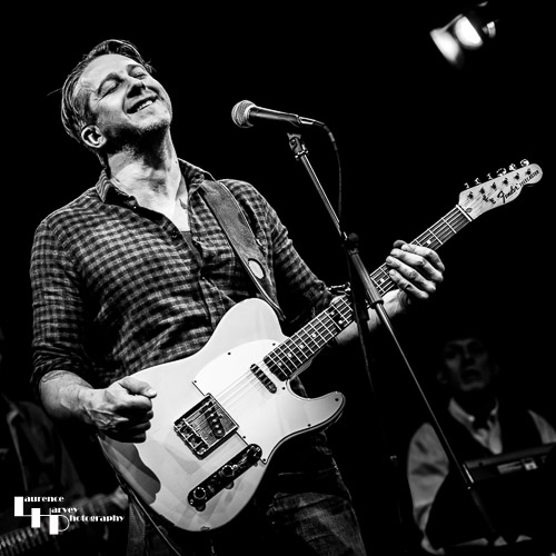 Dave Lowrance on vocals & backing guitar