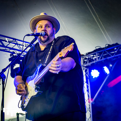 Big Boy Bloater on vocals & guitar