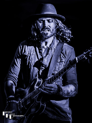 Troy Redfern Band: Troy Redfern on guitar & vocals