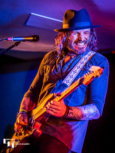 Troy Redfern Band: Troy Redfern on guitar & vocals