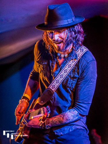 Troy Redfern Band: Troy Redfern on guitar & vocals