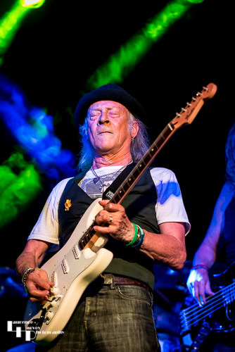 Del Bromham Blues Devils: Del Bromham on guitar & vocals