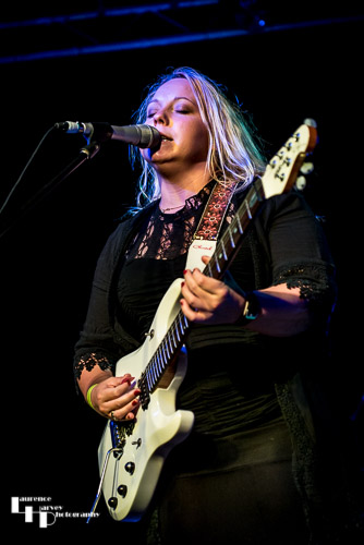 Chantel McGregor Band: Chantel McGregor on guitar & vocals