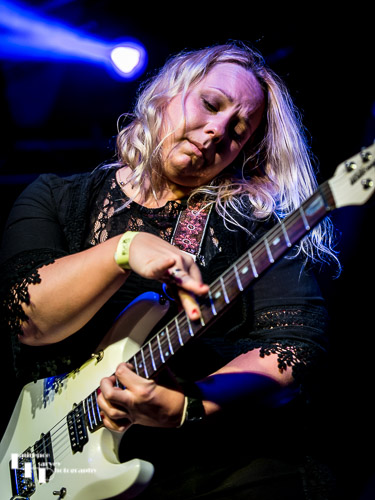 Chantel McGregor Band: Chantel McGregor on guitar & vocals