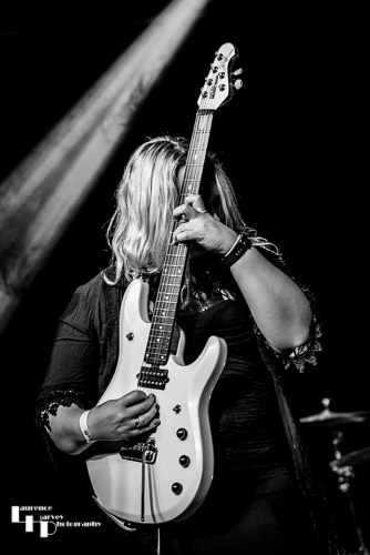 Chantel McGregor Band: Chantel McGregor on guitar & vocals