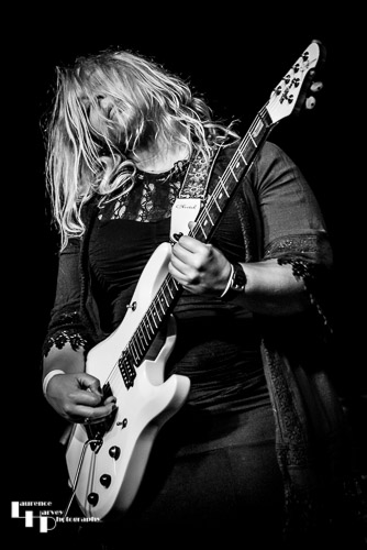 Chantel McGregor Band: Chantel McGregor on guitar & vocals