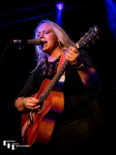 Chantel McGregor Band: Chantel McGregor on guitar & vocals