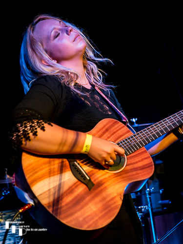 Chantel McGregor Band: Chantel McGregor on guitar & vocals