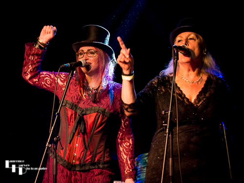 Hitman Blues Band: Joanne Alexander & Nancy Hampton on backing vocals