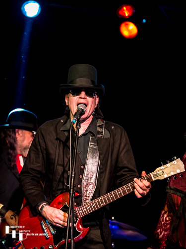 Hitman Blues Band: Russell 'Hitman' Alexander on vocals & guitar